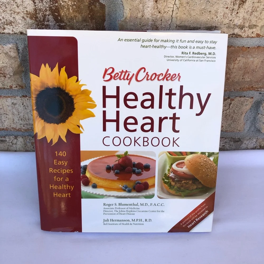 Vintage 2005 Betty Crocker Heart Healthy Cookbook Hard‎ Cover Book